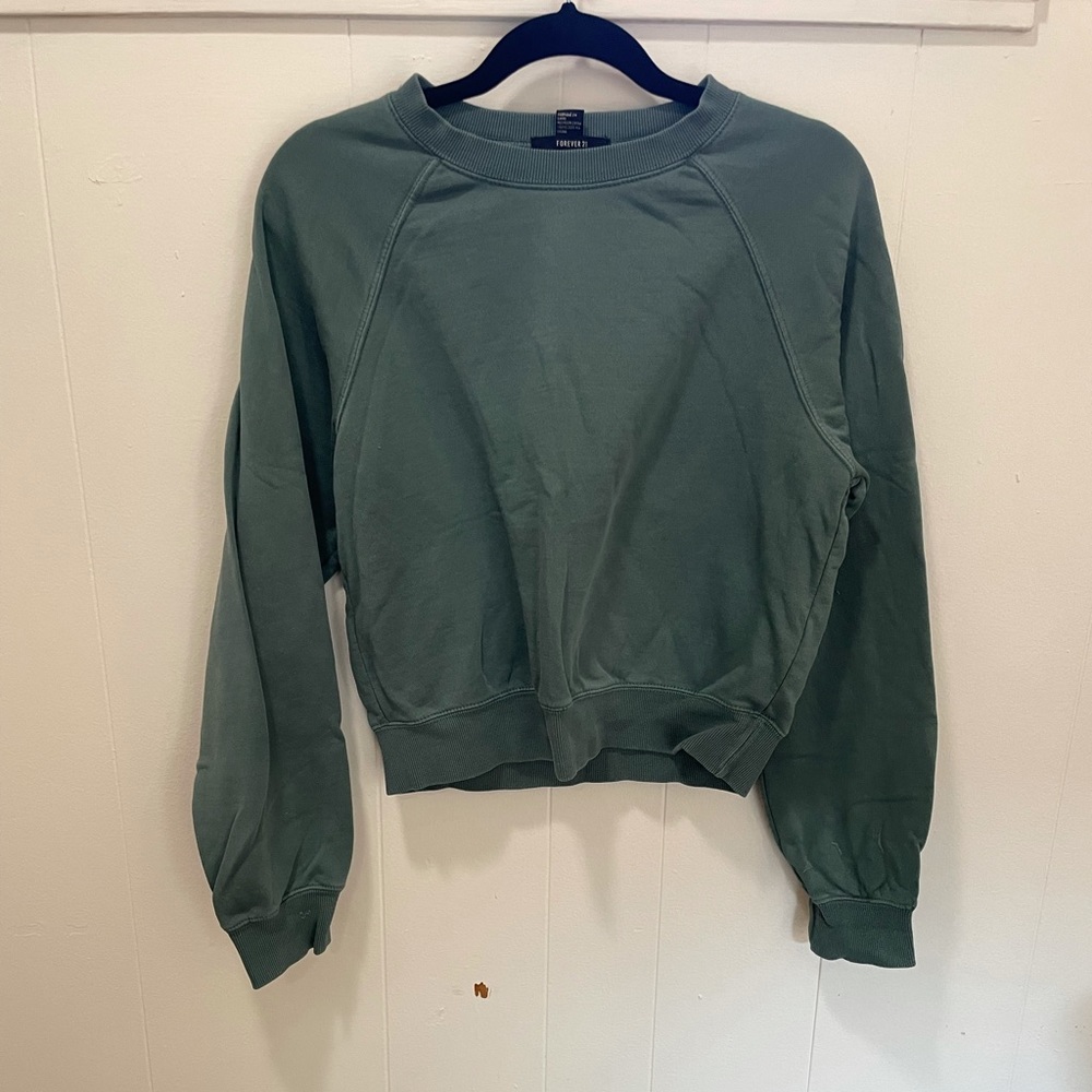 Forever 21 cropped crew neck sweatshirt